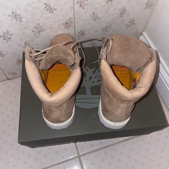 Timberland Nude/White Boots ❄️ - Picture 9 of 11